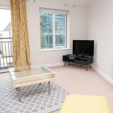 Lovely 1 Bedroom In Central Apartment